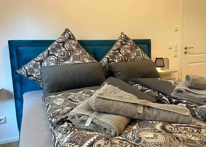 4Younic Billard * 2 Bedroom * 75-Zoll Tv * Boxspringbett